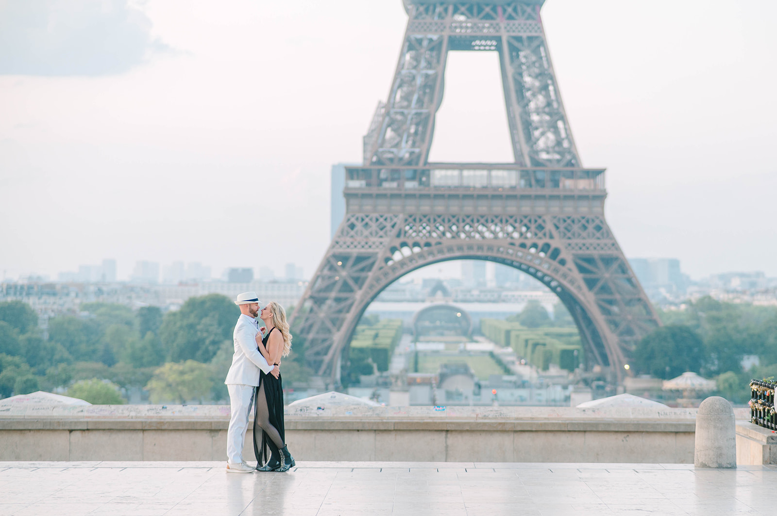 Couple hugging in front of the Eiffel Tower